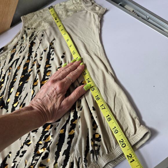 Daytrip EUC tiger animal print elastic hem top short sleeve Large gold metallic - Picture 11 of 13